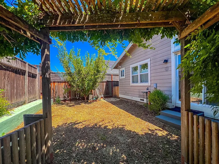 53 Wine Press Way — Photo 35