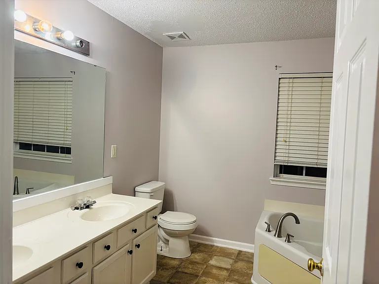 9511 Brackenview Ct #11 — Photo 4