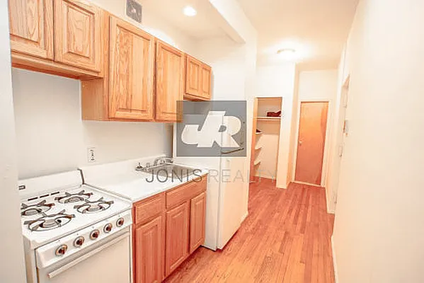 Rented by Jonis Realty | media 28