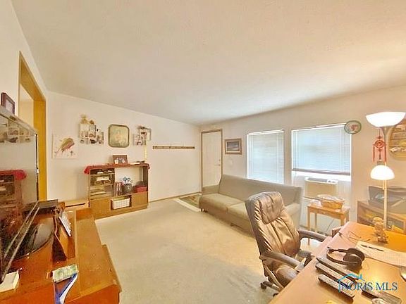 4th image of 1051 Lakehurst Dr