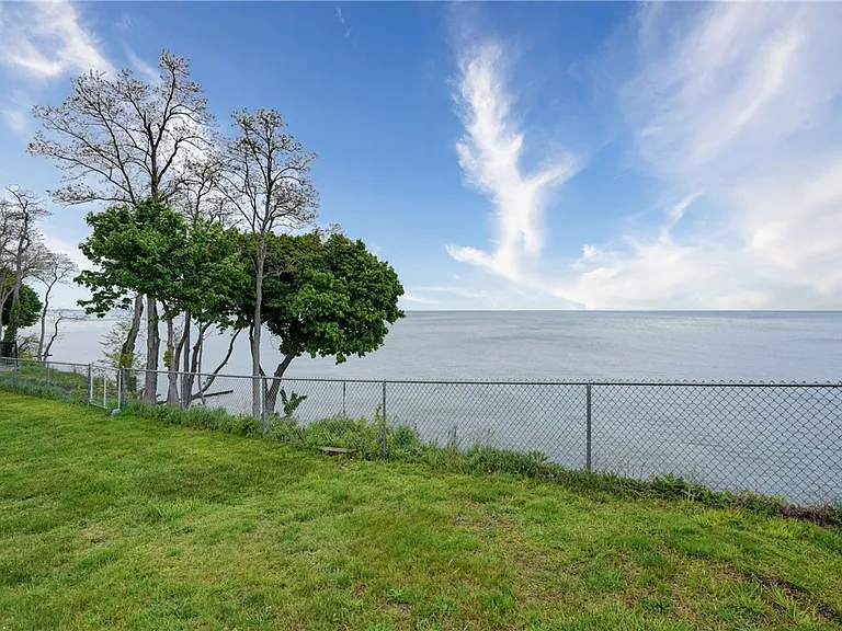 904 Lake Rd — Photo 42