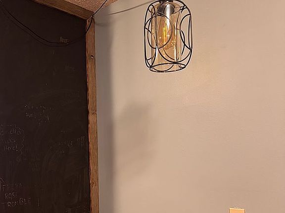 5th image of 317 Pleasant St