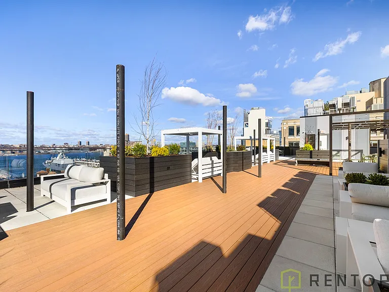 555 W 45th St #701D — Photo 61