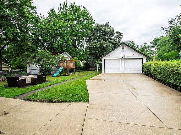 3rd image of 17402 Bradgate Ave
