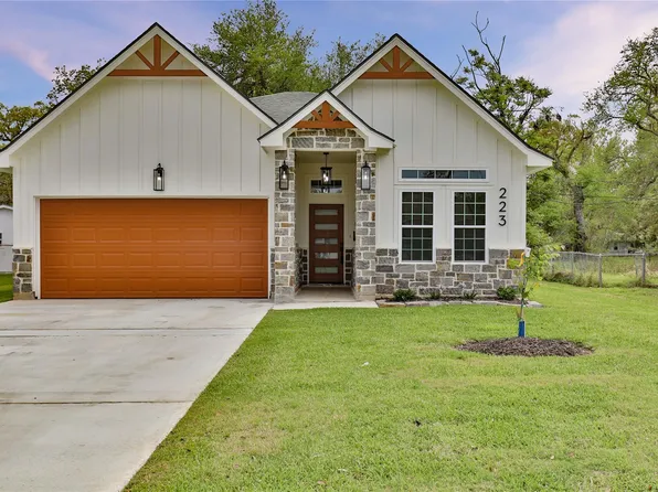 223 Laurel St, Lake Jackson, TX 77566
