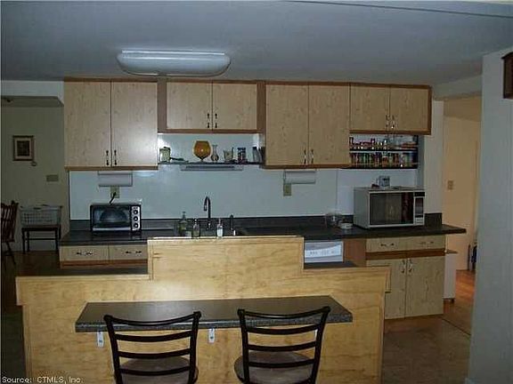 4th image of 98 Turnor Ave