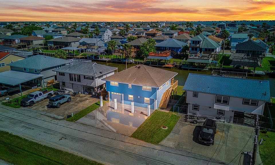 1st image of 545 Pompano Street