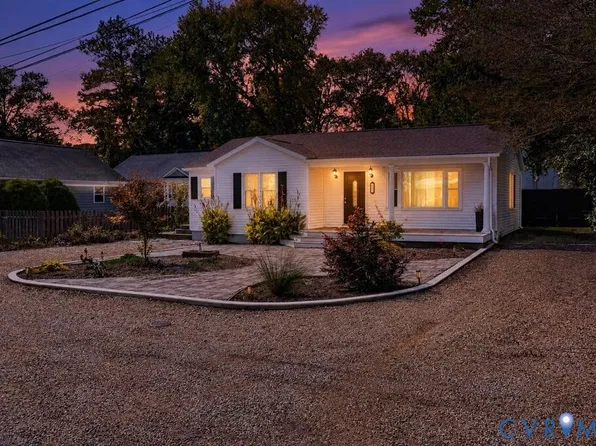 32 2nd Ave, Kilmarnock, VA 22482