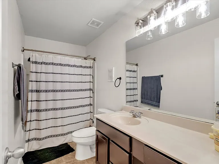 4260 Aldridge Ln — Photo 2