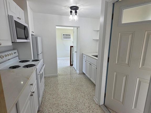 2nd image of 1216 Cabana Rd #4