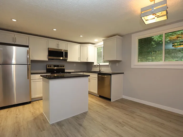 1232 E Henry Clay Ave — Photo 6