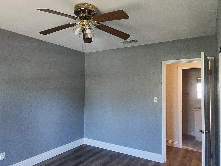 858 S Riverside Ave — Photo 14