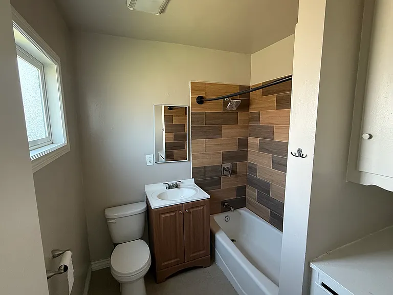 141 N Lewis St #2 — Photo 3