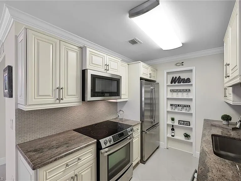 2100 Gulf Shore Blvd N #212 — Photo 15