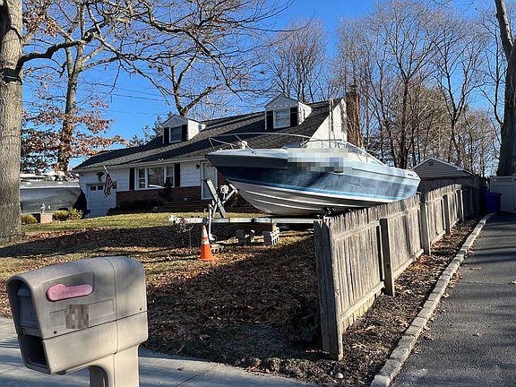 2nd image of 589 Elwood Rd