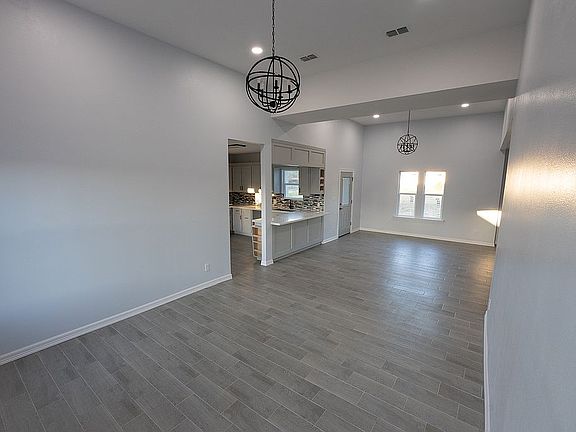 4th image of 203 Flores Dr