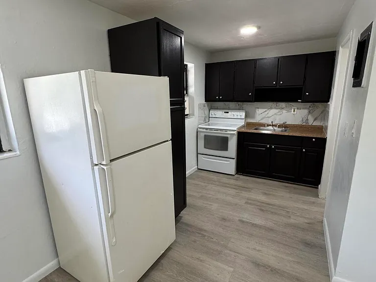 1113 SW 15th Ter #11 — Photo 7
