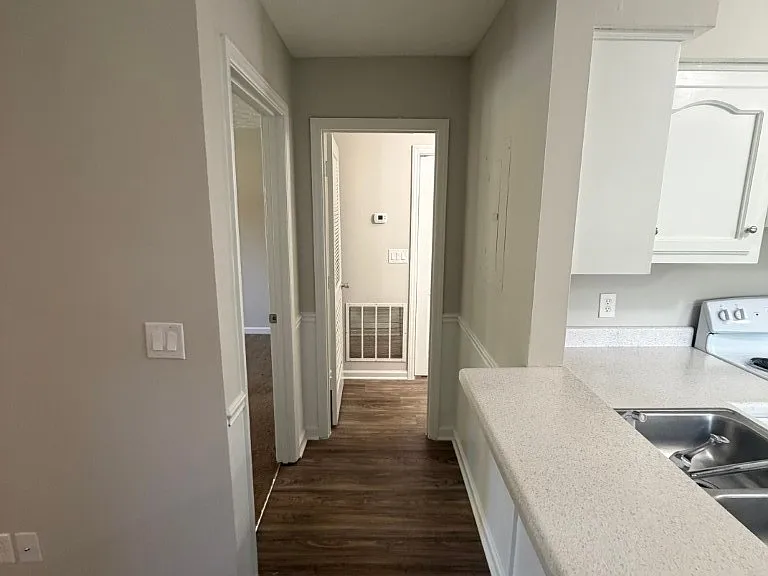 1246 Hamilton Dr — Photo 8