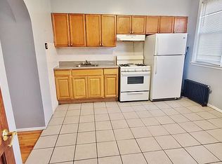 25-52 22nd St #2M, Astoria, NY 11102