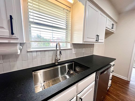 4th image of 527 N Avenue Y