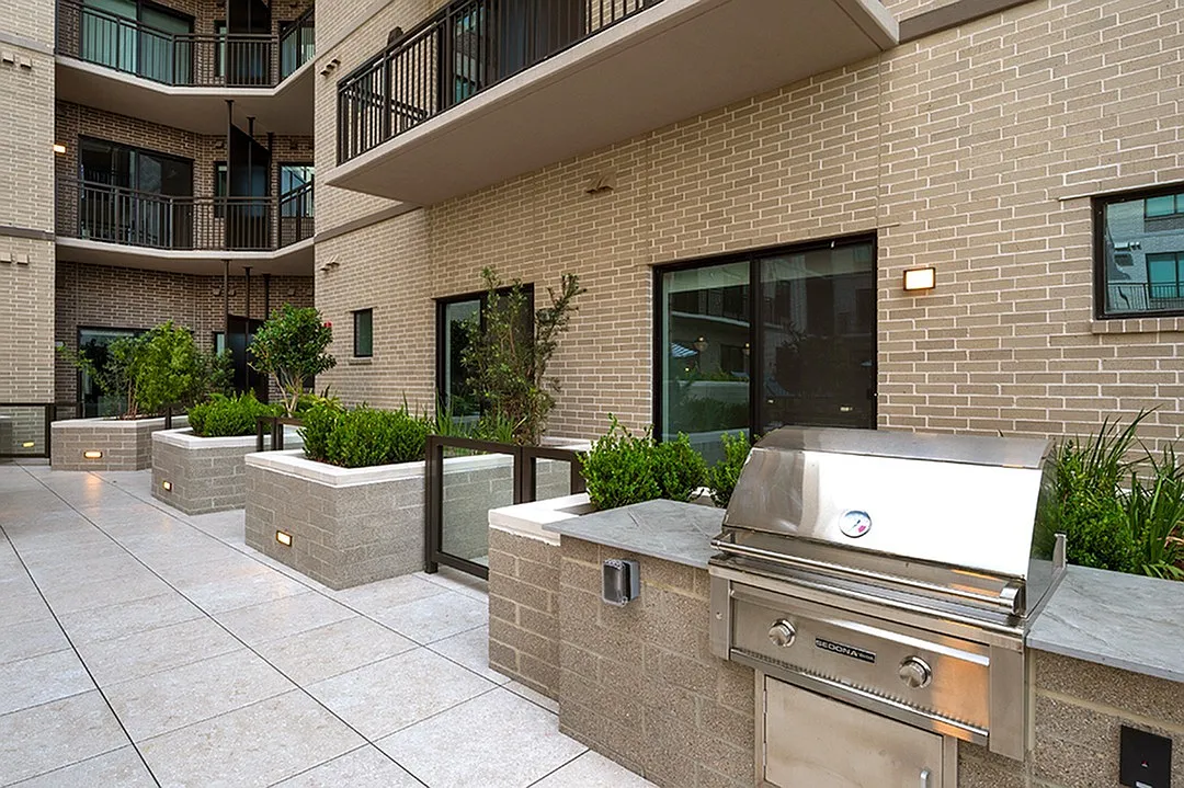 Pearl Rosemont — Photo 2