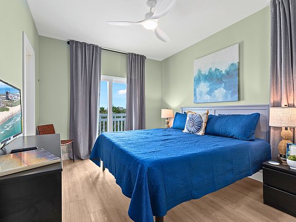 5th image of 111 W Sunny Isle St