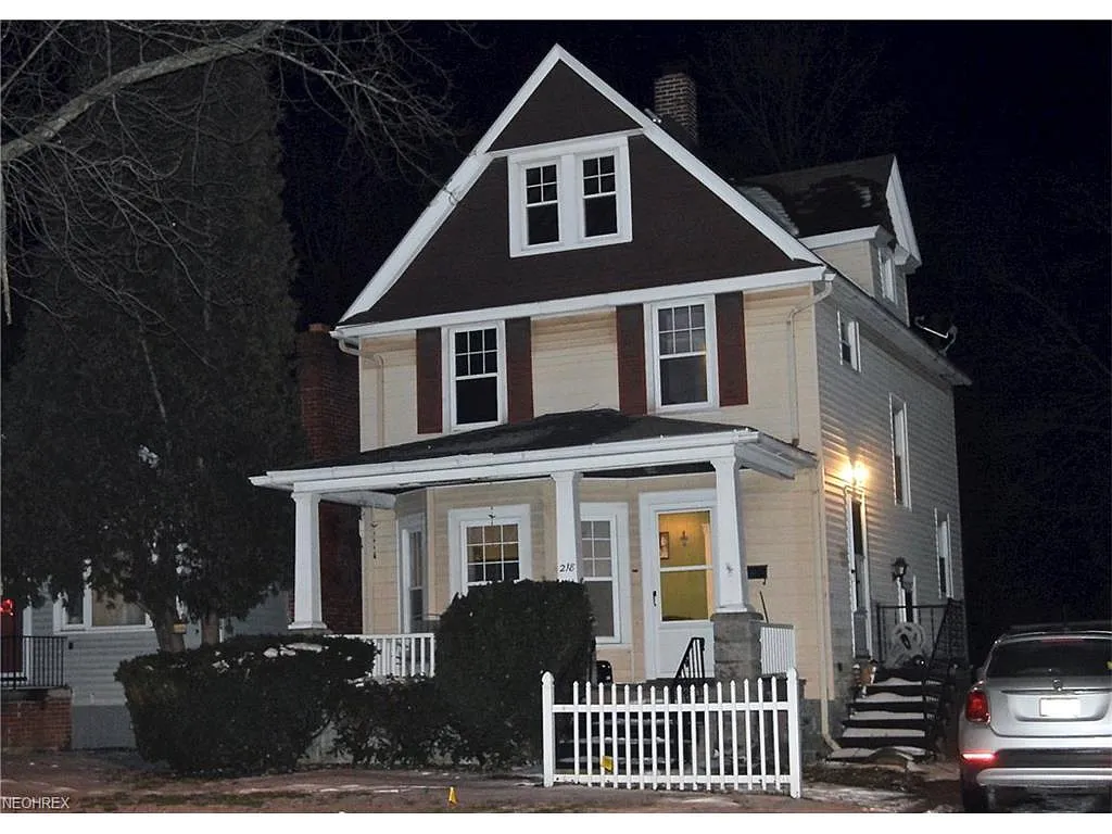 218 Olive St photo 1