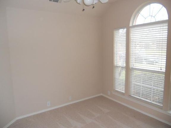 4th image of 10909 Reisling Dr
