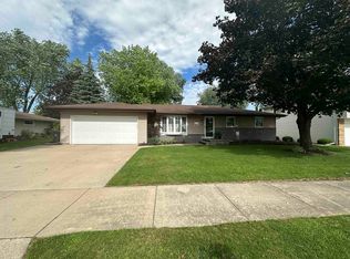 207 Lilac Ln, Little Chute, WI 54140