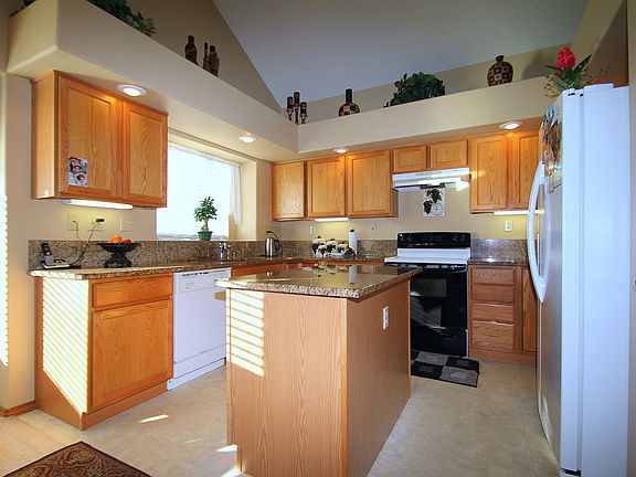 Kitchen with Pantry & Island