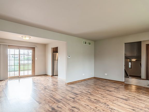 5th image of 1217 Meadowwood Ave