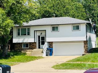 3555 29th St, Bettendorf, IA 52722