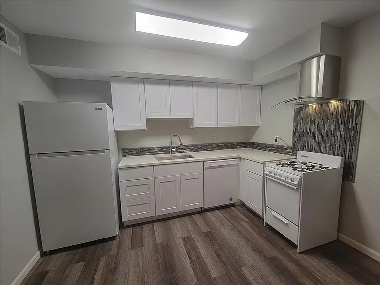 1328 Bomar St — Photo 14