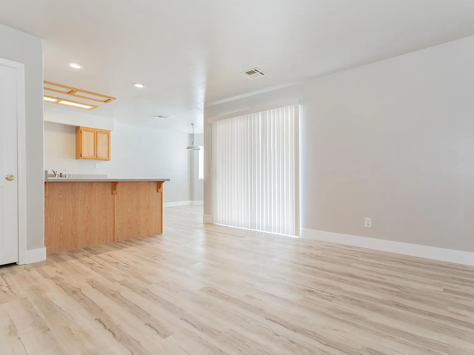 2 bed, 991 sqft, $1,349 — Photo 2