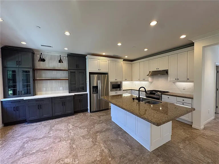 117 Thornhurst — Photo 2