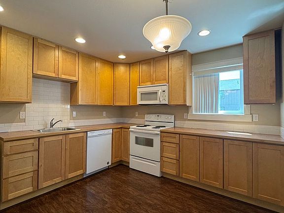 4th image of 2239 Airport Rd #2