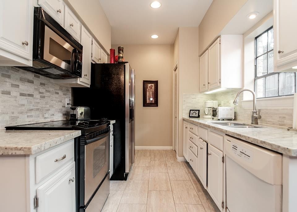 1st image of 1010 Augusta Dr #1010
