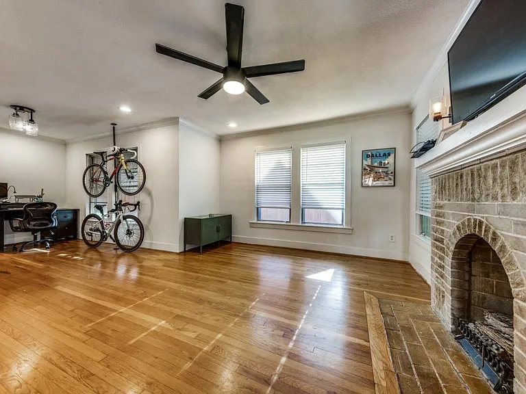 1302 Pioneer Dr — Photo 4
