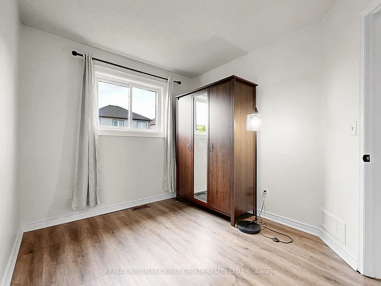 1443 Connery Cres #UPPER — Photo 12