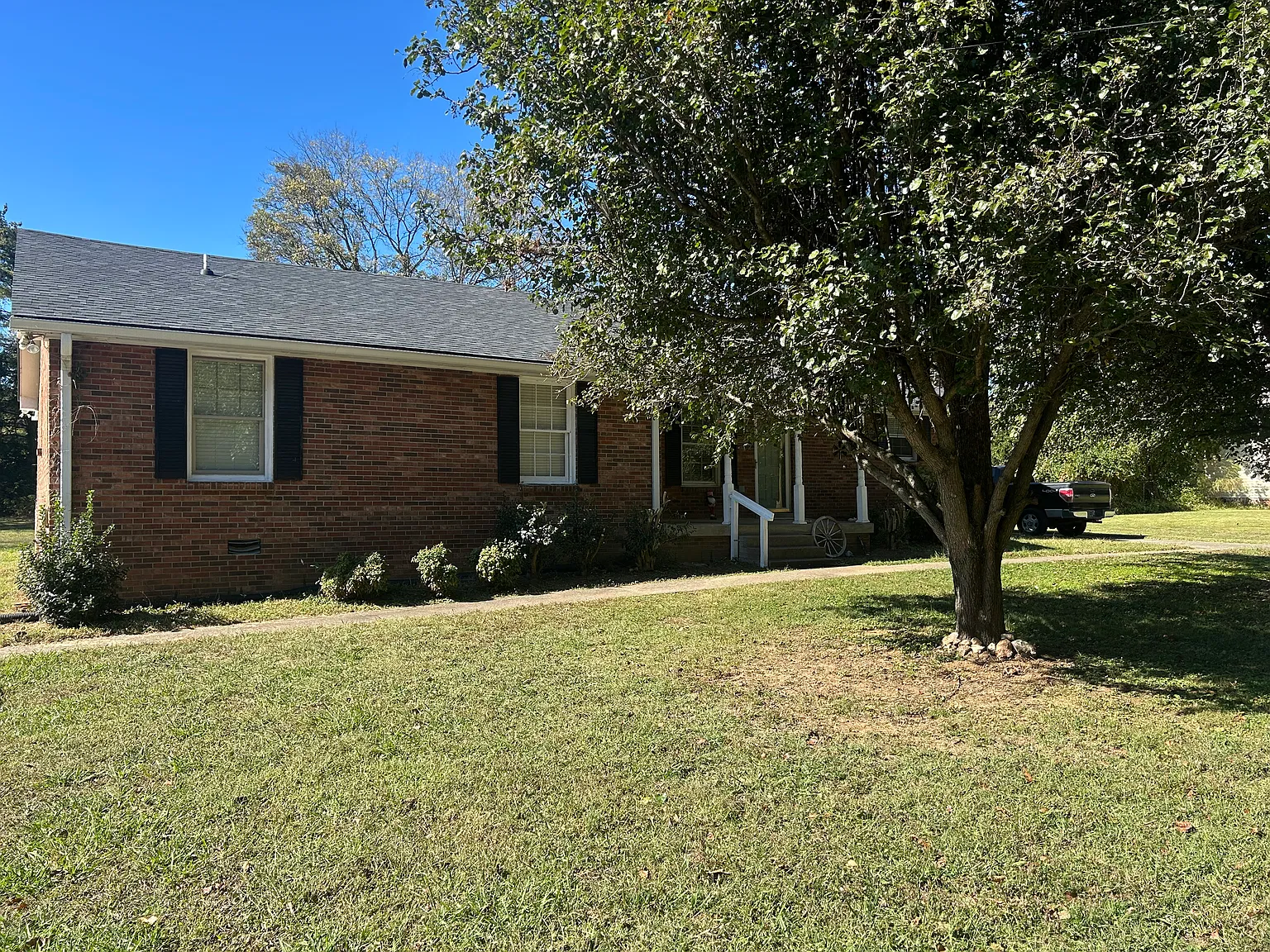 2 bed, 1.5 bath, 800 sqft, $1,200 — Photo 2