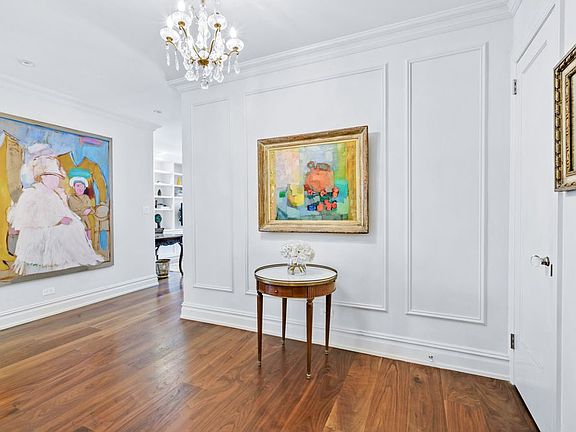 3rd image of 58 W 58th St APT 32E