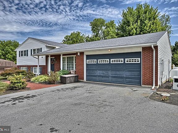 4th image of 250 Crooked Ln