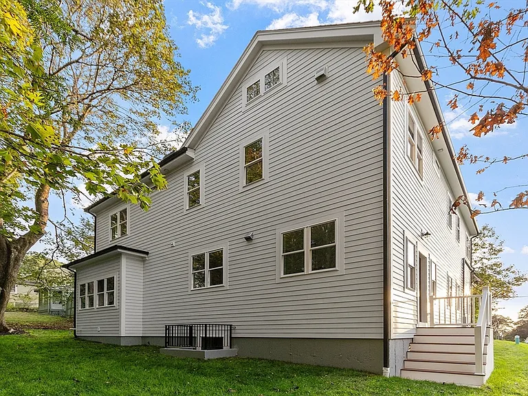 22 Estabrook Rd — Photo 6