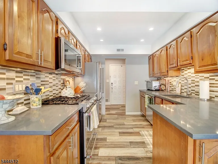 4 Tulip Cres #2B — Photo 8