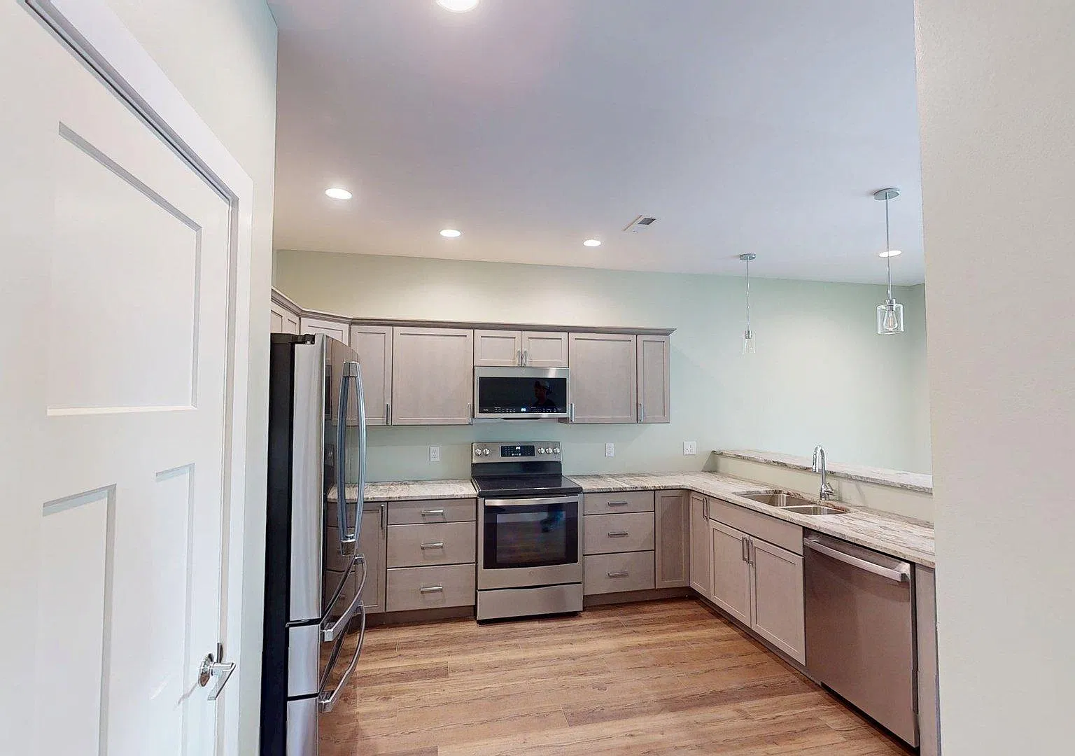 2 bed, 1221 sqft, $1,800 — Photo 2