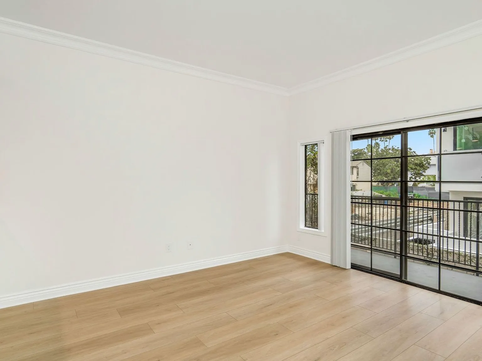 2 bed, 1000 sqft, $3,495 — Photo 2