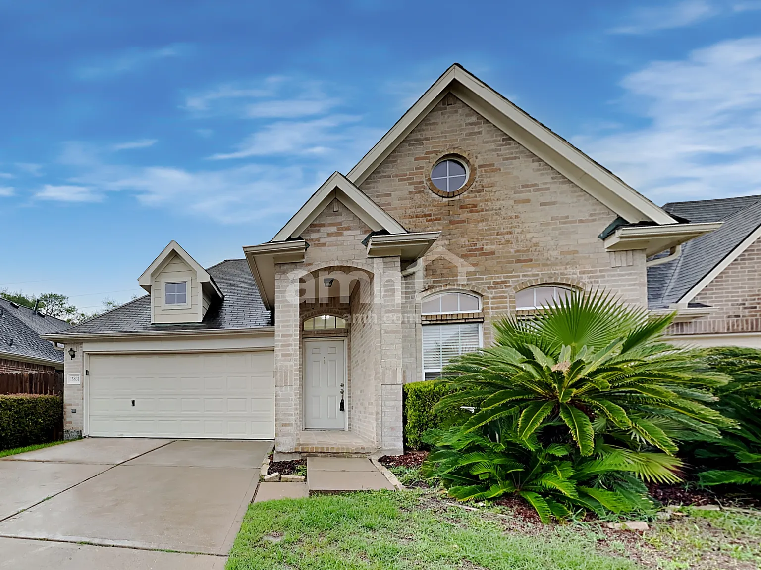 3 bed, 2.0 bath, 1904 sqft, $2,020 — Photo 1