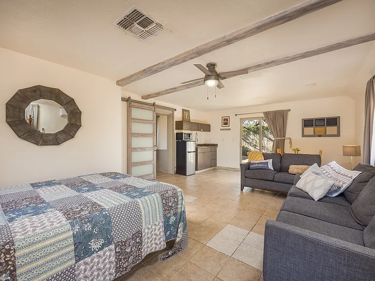 1533 E Lester St — Photo 13