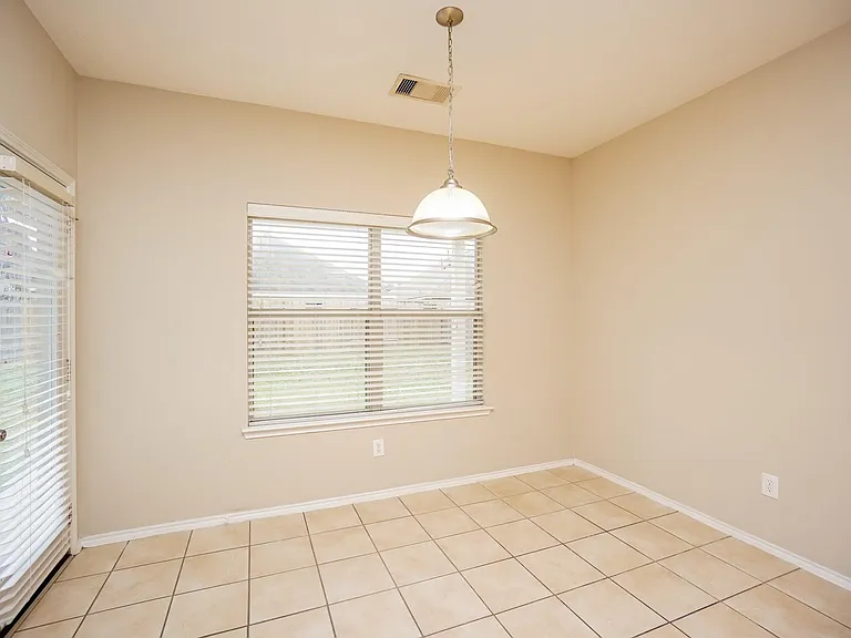 1323 Colonial Manor Dr — Photo 10