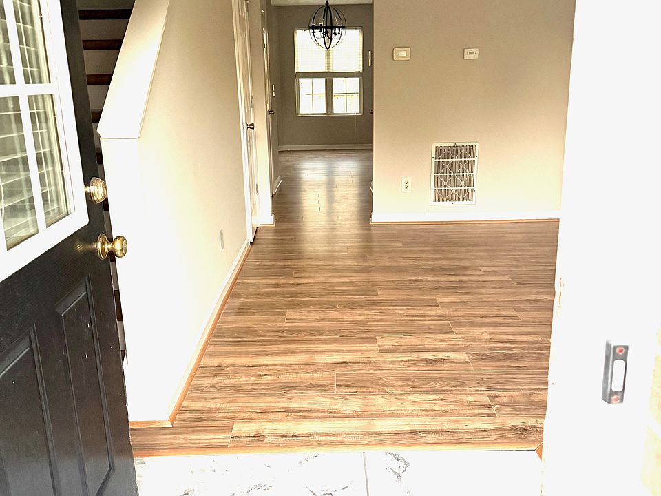 2nd image of 2027 Grove Way #2027